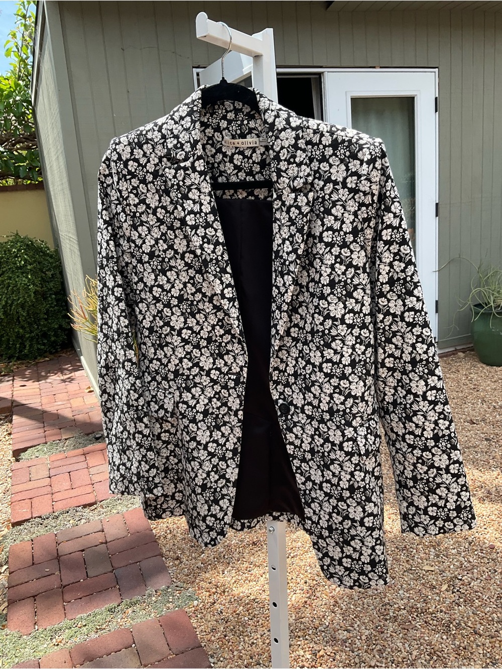 Alice + Olivia Black and White Floral Button-Down Shirt - Picture 3 of 6